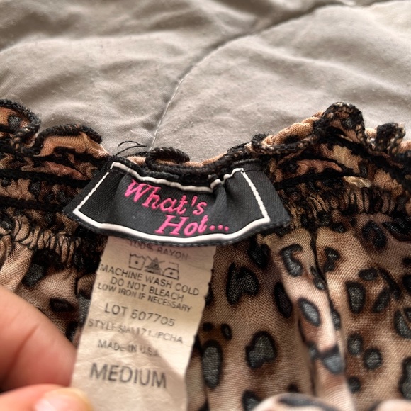 What’s hot cheetah print romper size medium for woman from madrag - Picture 4 of 5